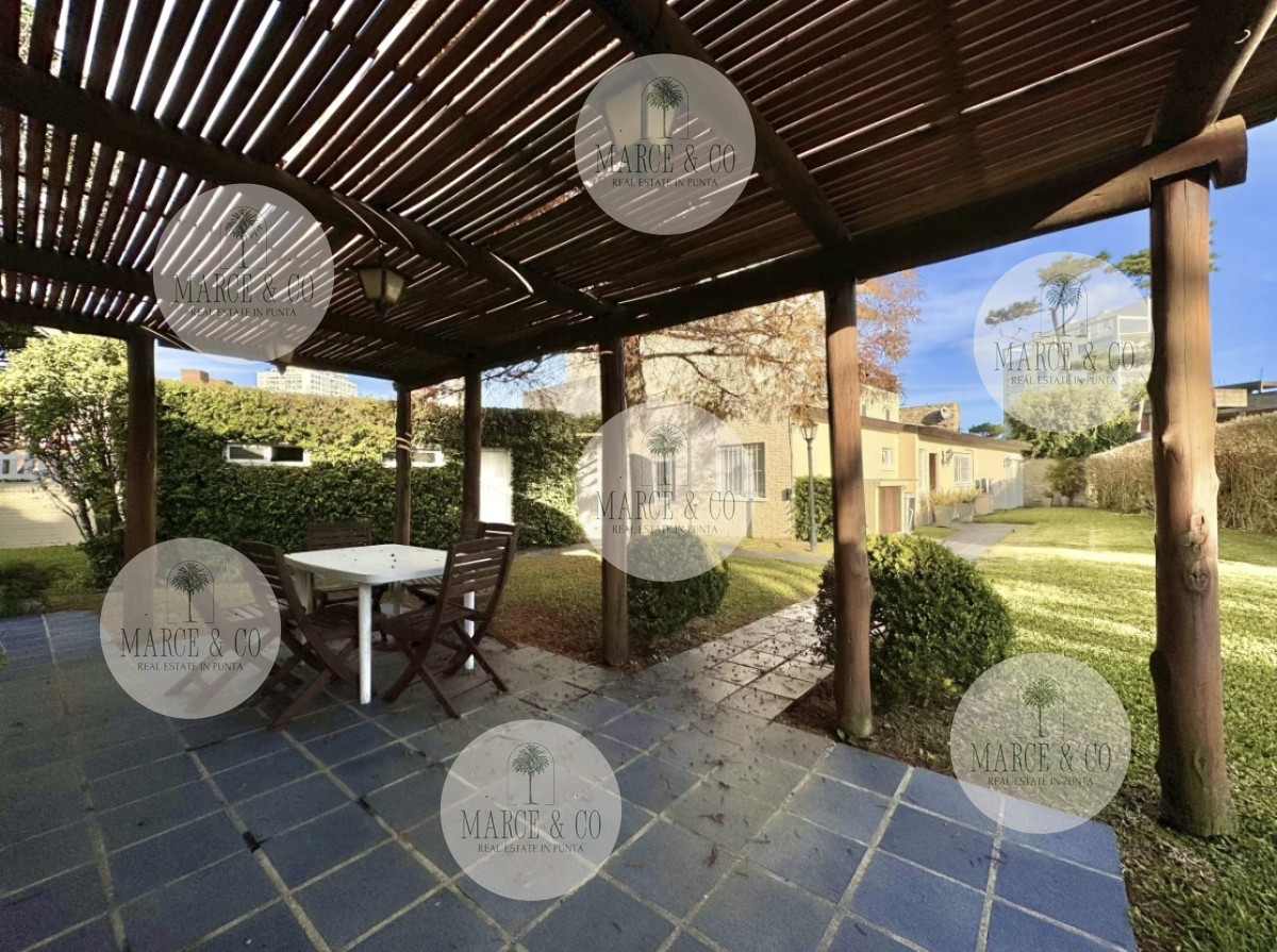 Casa ID.2282 - Moderna Casa de 4 Dormitorios en Playa Mansa a 150 metros del Mar