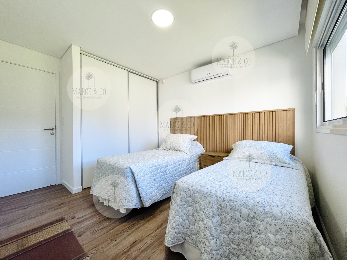 Casa ID.9 - Moderna Casa de 4 Dormitorios, Piscina Climatizada y Parrillero en Punta Ballena, Barrio Semi Privado