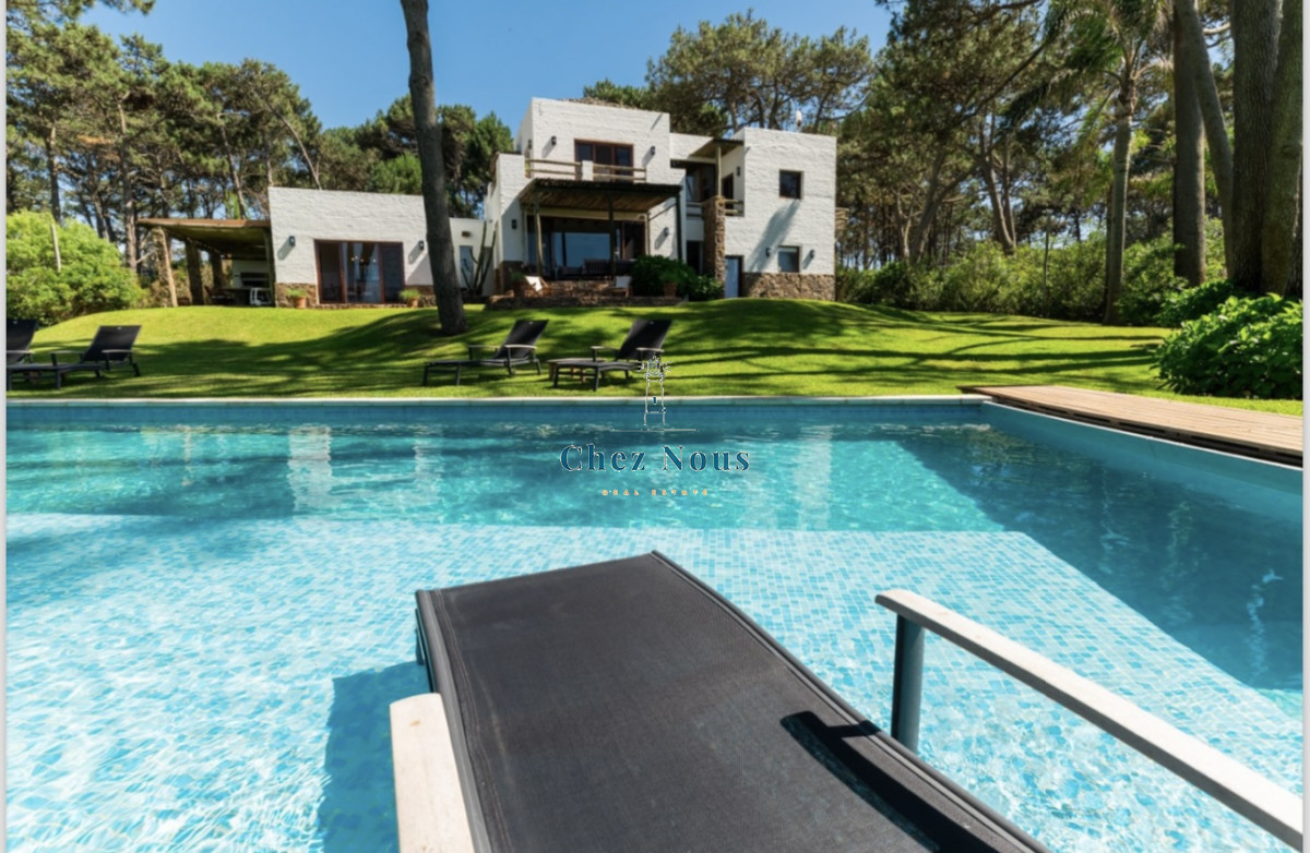 Casa ID.303 - Excelente casa de 5 dormitorios mas dependencia y gran parque a 200 metros de la Playa de Montoya en alquiler de temporada
