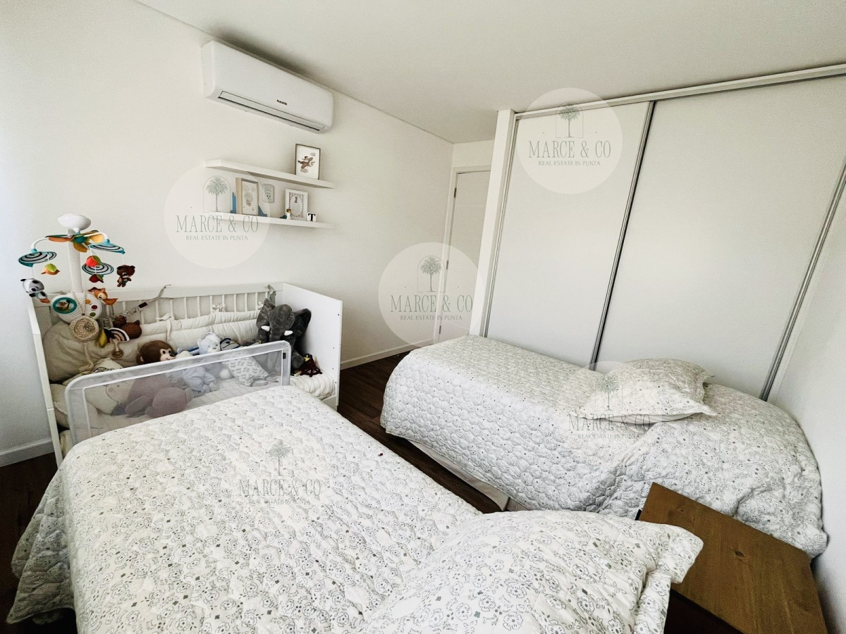 Casa ID.9 - Moderna Casa de 4 Dormitorios, Piscina Climatizada y Parrillero en Punta Ballena, Barrio Semi Privado