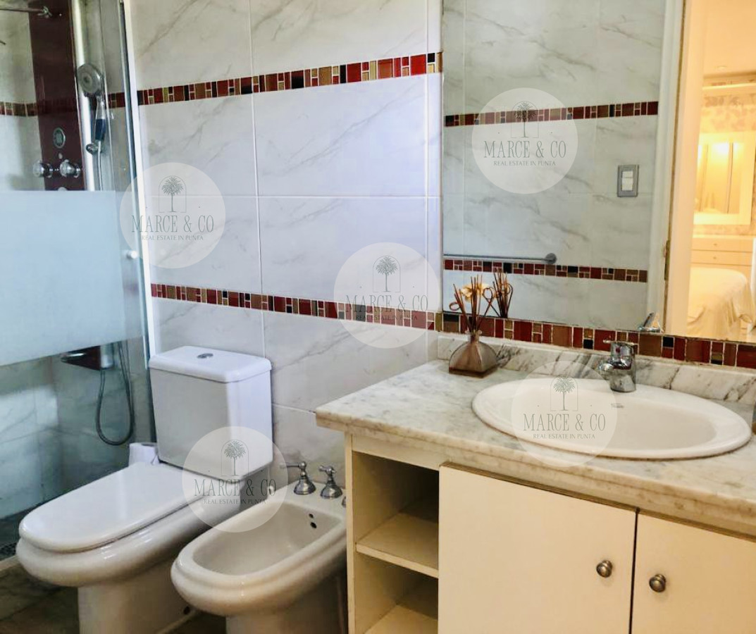 Casa ID.2419 - Alquiler temporario de casa con 3 Dormitorios con piscina y barbacoa en Jardines de Córdoba, Punta del Este