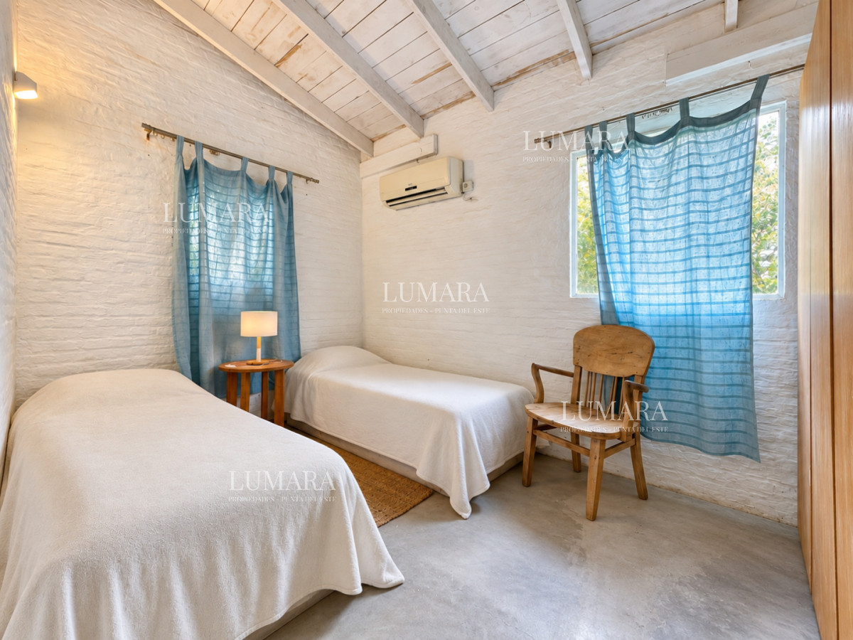 Casa ID.1409 - Excelente Casa de 4 Dormitorios con Piscina y Parrillero en Montoya, La Barra