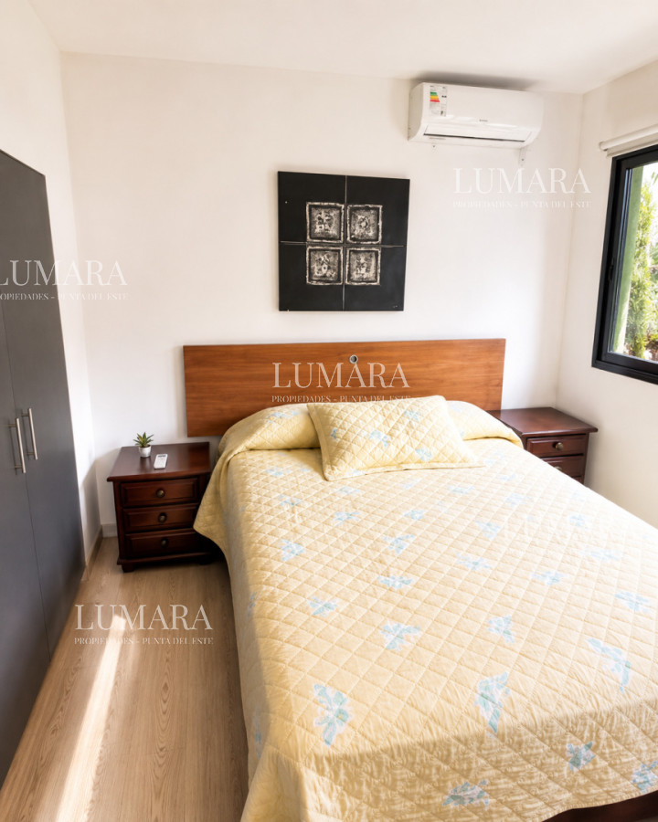 Casa ID.3996 - Casa de categoría en Playa Mansa a 800 metros del mar, 5 Dormitorios, Piscina Climatizada y Barbacoa. Punta del Este