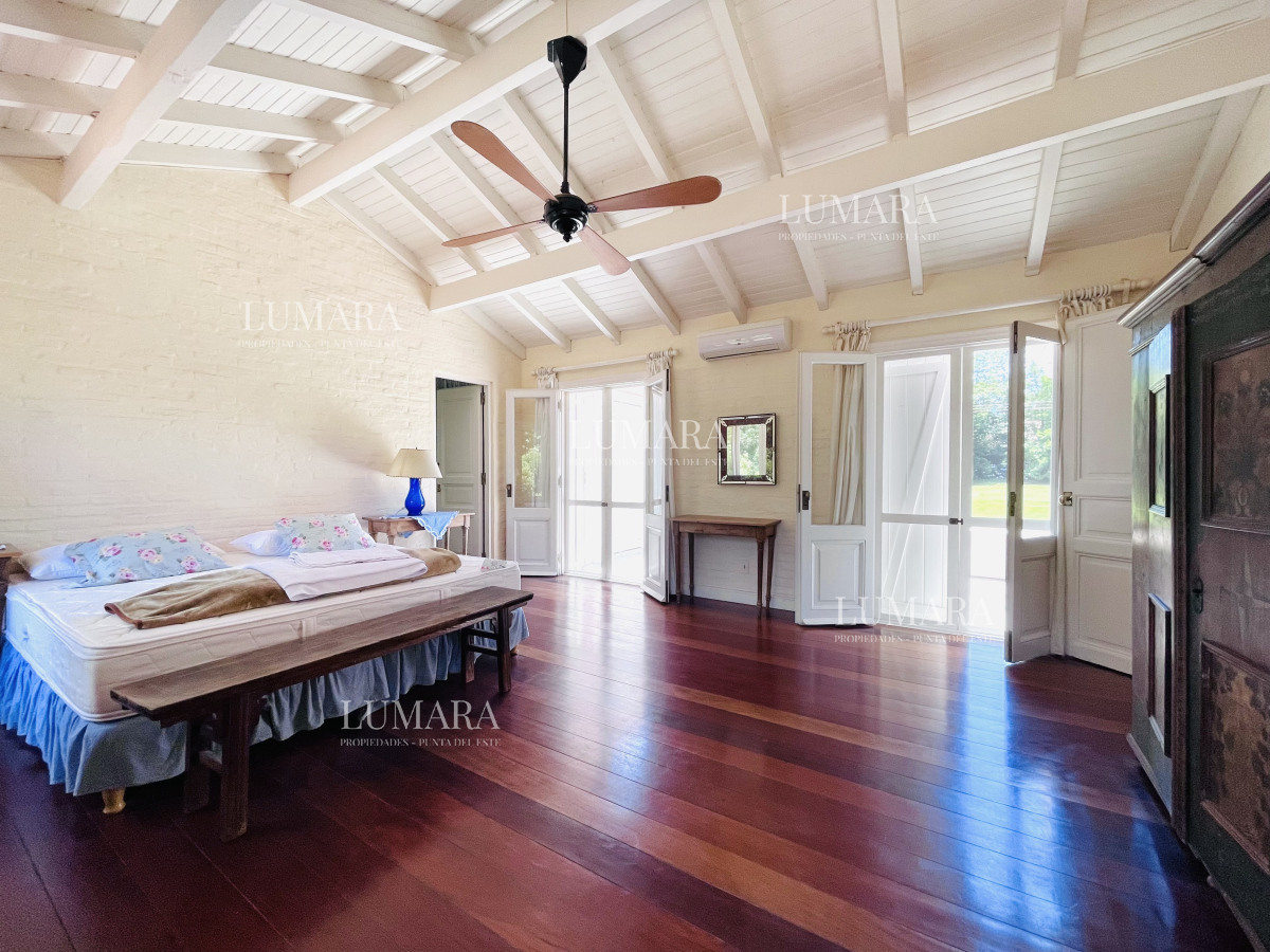 Casa ID.719 - Excelente Casa de 4 Dormitorios en Playa Brava, Punta del Este