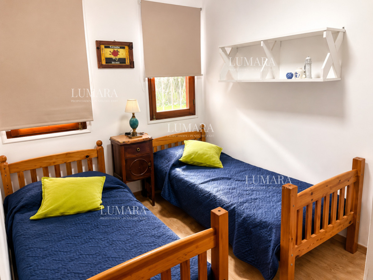 Casa ID.3996 - Casa de categoría en Playa Mansa a 800 metros del mar, 5 Dormitorios, Piscina Climatizada y Barbacoa. Punta del Este