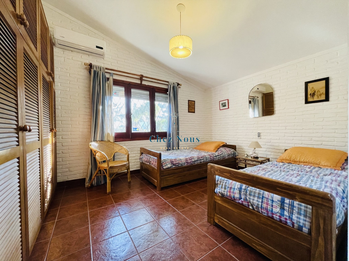 Casa ID.442 - Casa de 3 Dormitorios y Piscina en Playa Mansa, Punta del Este