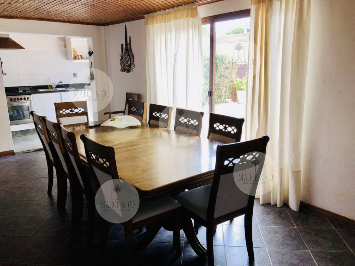Casa ID.2419 - Alquiler temporario de casa con 3 Dormitorios con piscina y barbacoa en Jardines de Córdoba, Punta del Este
