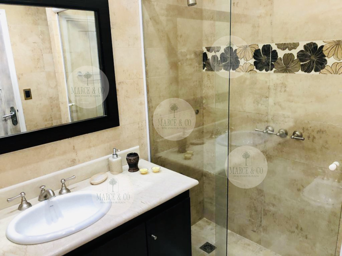 Casa ID.2419 - Alquiler temporario de casa con 3 Dormitorios con piscina y barbacoa en Jardines de Córdoba, Punta del Este
