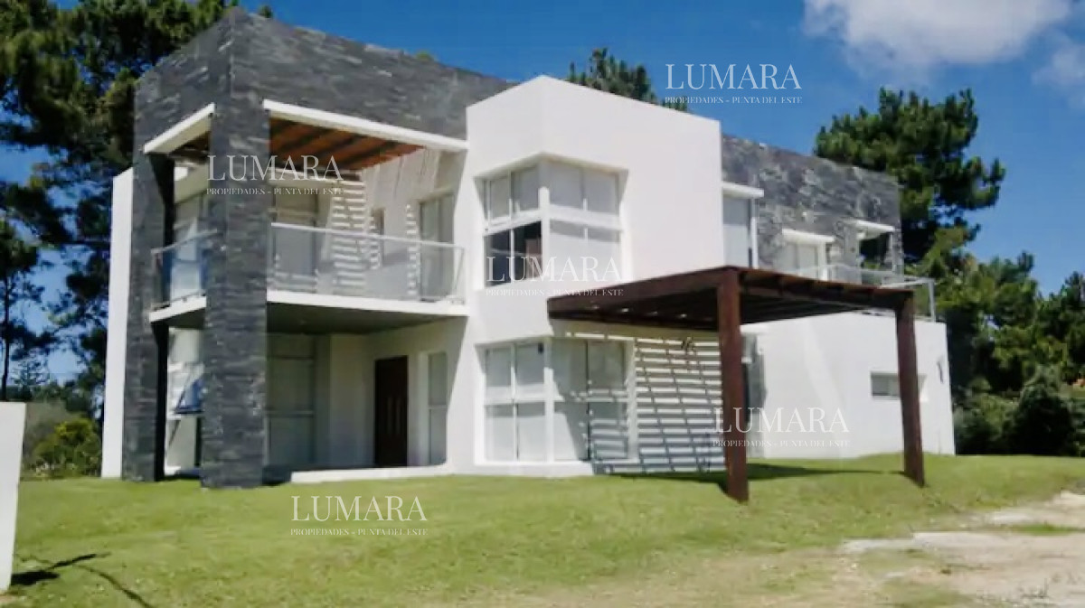 Casa ID.718 - Muy Buena Casa de 5 Dormitorios y Piscina en Rincón del Indio, a Pocos Metros del Mar