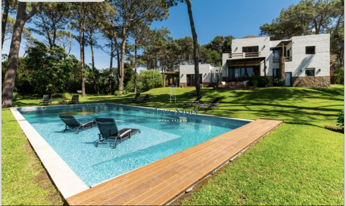 Casa ID.303 - Excelente casa de 5 dormitorios mas dependencia y gran parque a 200 metros de la Playa de Montoya en alquiler de temporada