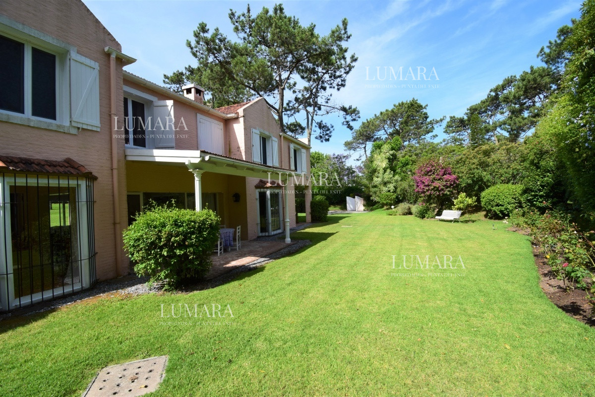 Casa ID.719 - Excelente Casa de 4 Dormitorios en Playa Brava, Punta del Este