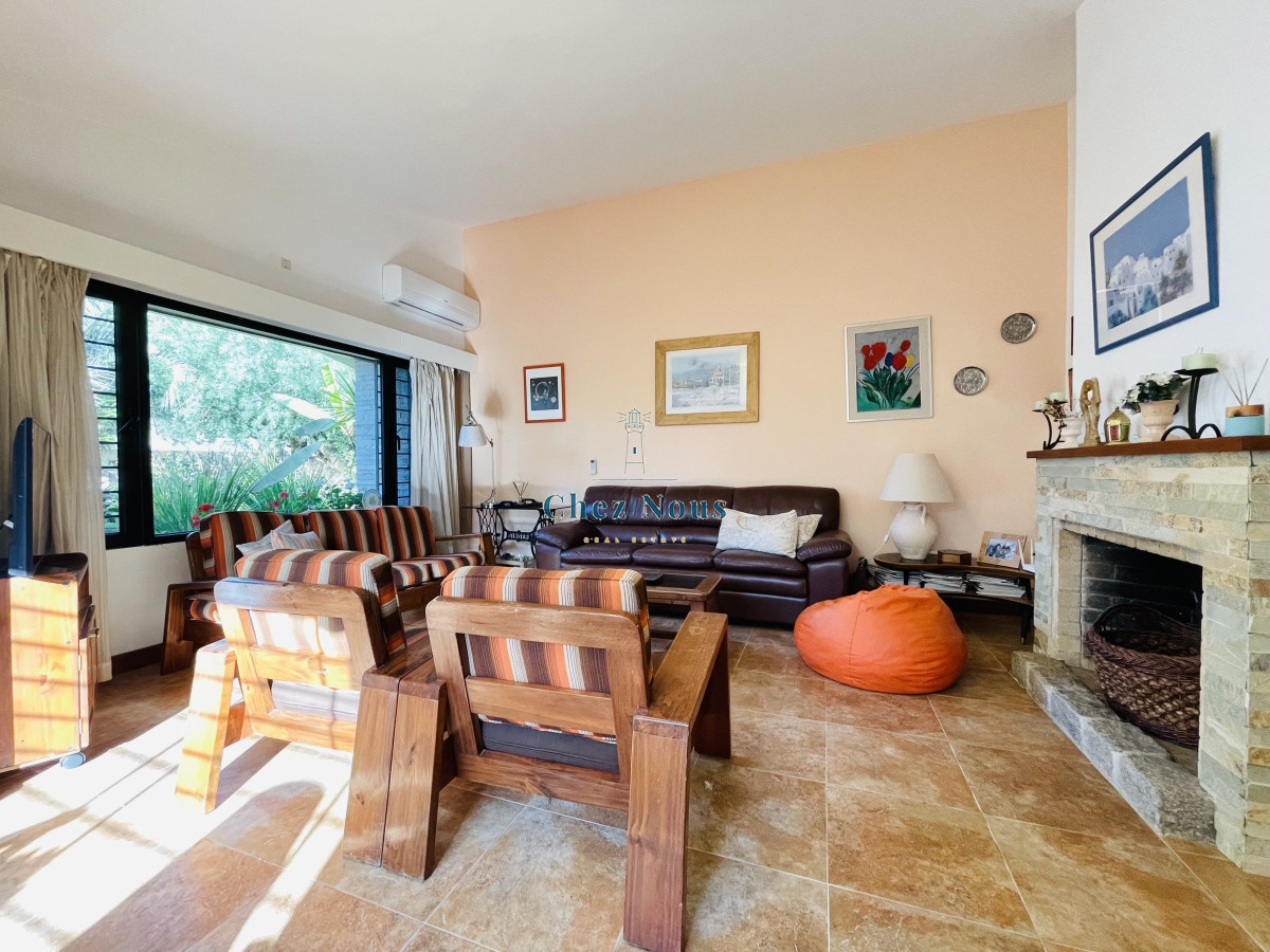 Casa ID.442 - Casa de 3 Dormitorios y Piscina en Playa Mansa, Punta del Este
