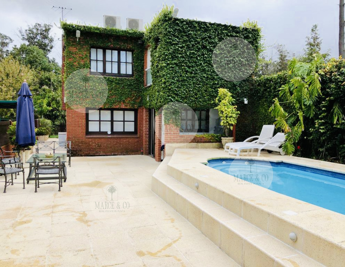 Casa ID.2419 - Alquiler temporario de casa con 3 Dormitorios con piscina y barbacoa en Jardines de Córdoba, Punta del Este