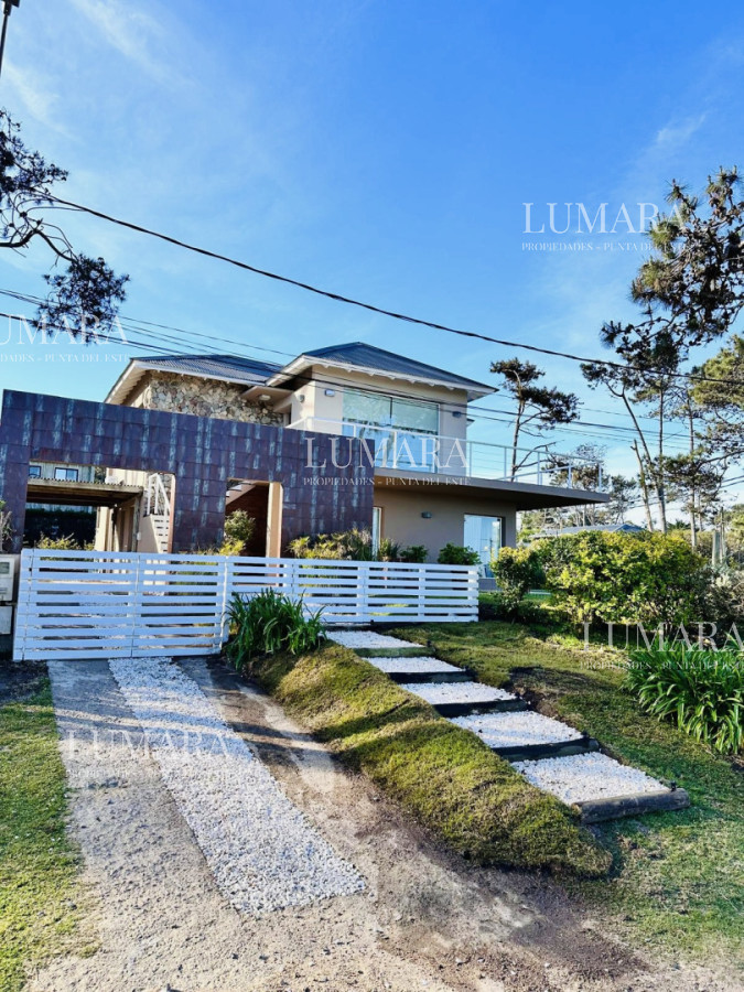 Casa ID.1407 - Excelente Casa de 6 Dormitorios y Piscina en Montoya, La Barra