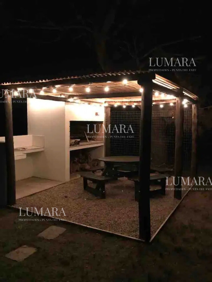 Casa ID.718 - Muy Buena Casa de 5 Dormitorios y Piscina en Rincón del Indio, a Pocos Metros del Mar