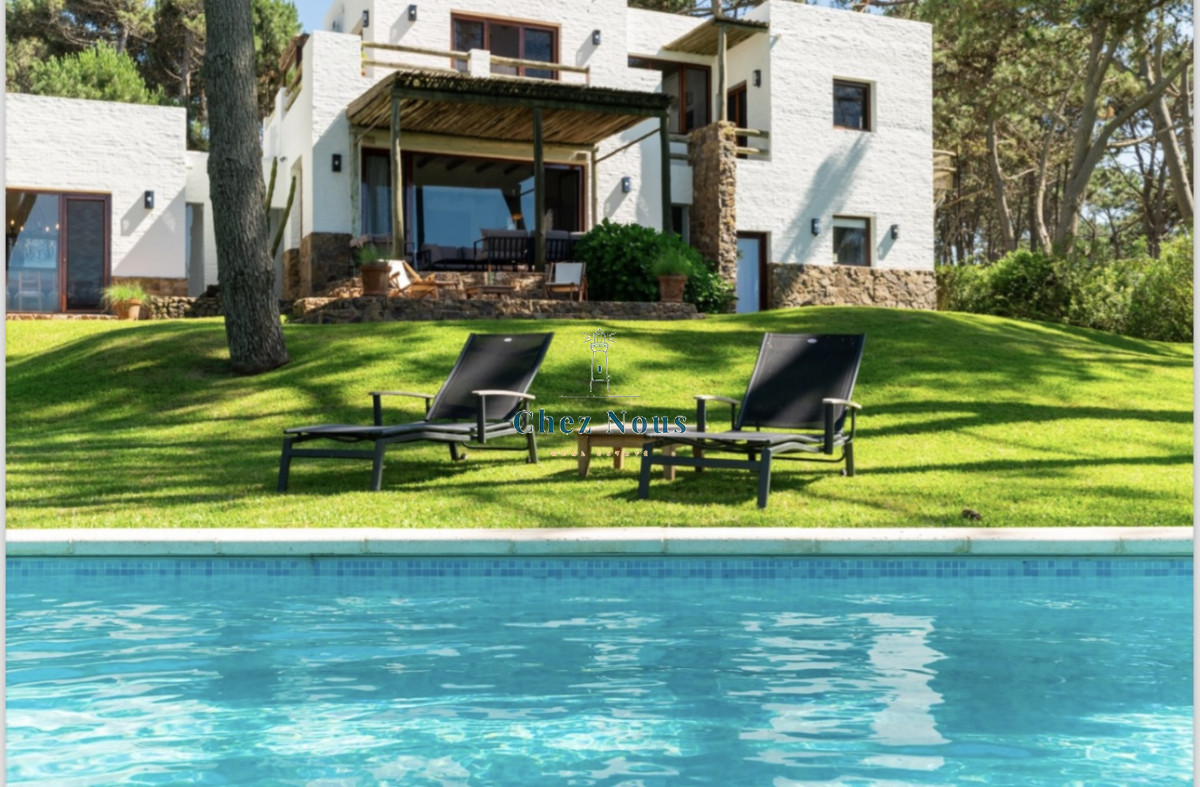 Casa ID.303 - Excelente casa de 5 dormitorios mas dependencia y gran parque a 200 metros de la Playa de Montoya en alquiler de temporada