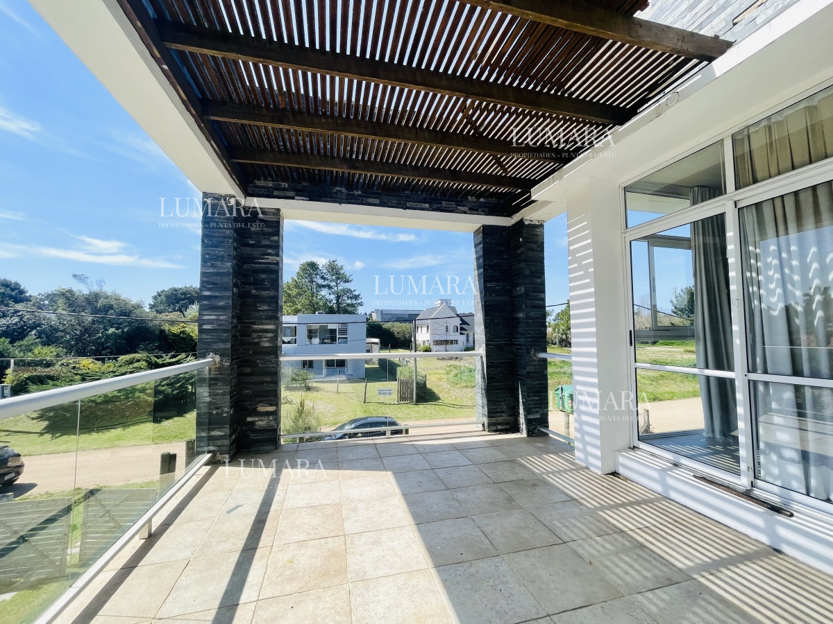 Casa ID.718 - Muy Buena Casa de 5 Dormitorios y Piscina en Rincón del Indio, a Pocos Metros del Mar