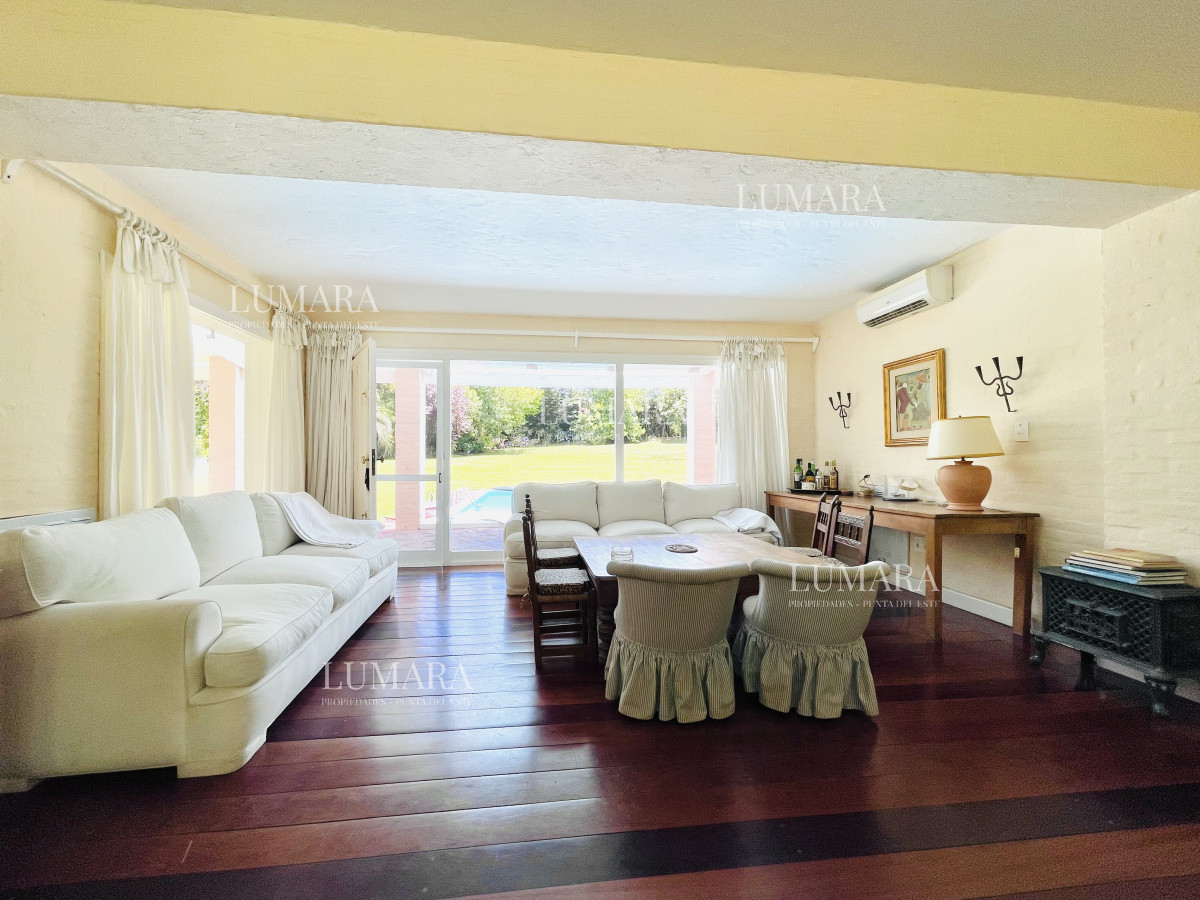 Casa ID.719 - Excelente Casa de 4 Dormitorios en Playa Brava, Punta del Este