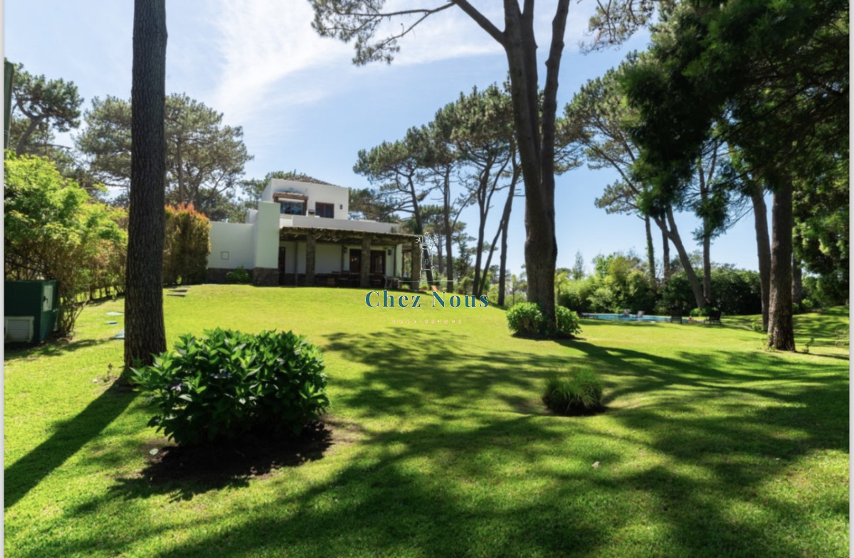 Casa ID.303 - Excelente casa de 5 dormitorios mas dependencia y gran parque a 200 metros de la Playa de Montoya en alquiler de temporada