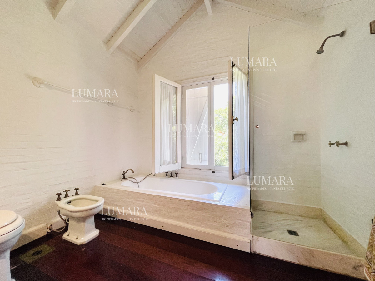 Casa ID.719 - Excelente Casa de 4 Dormitorios en Playa Brava, Punta del Este