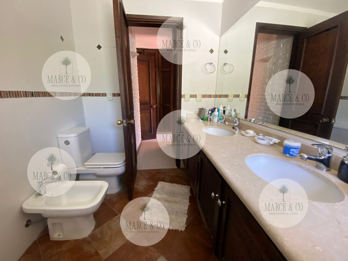 Casa ID.454 - Alquiler temporario de casa de tres dormitorios con piscina en Barrio Lugano a pasos de Punta Shopping, Punta del Este