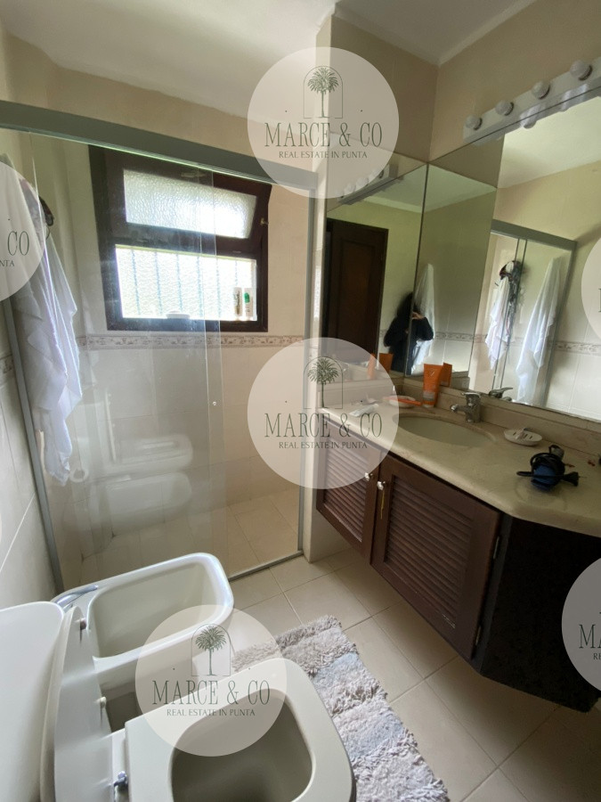 Casa ID.454 - Alquiler temporario de casa de tres dormitorios con piscina en Barrio Lugano a pasos de Punta Shopping, Punta del Este