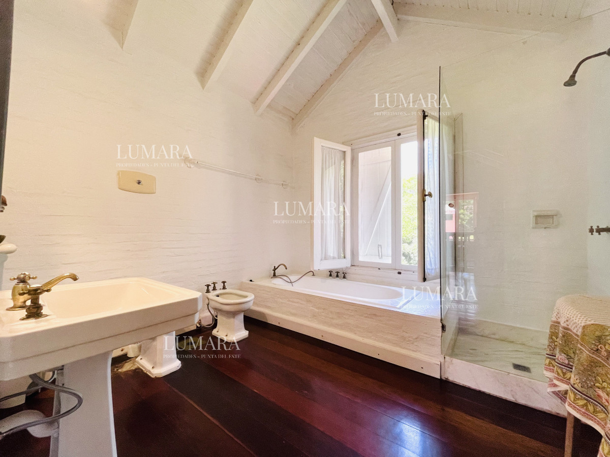 Casa ID.719 - Excelente Casa de 4 Dormitorios en Playa Brava, Punta del Este