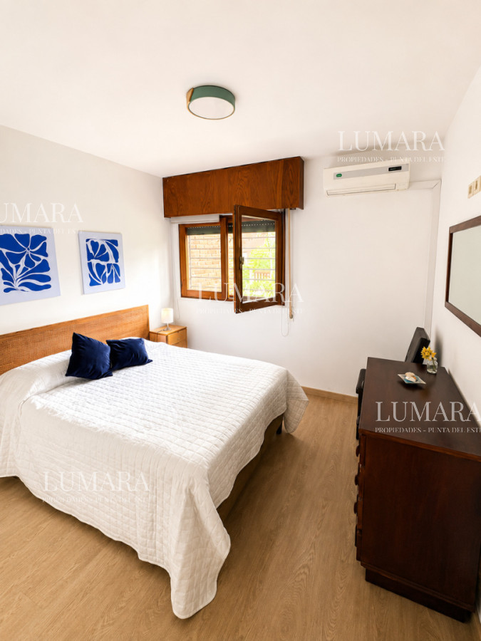 Casa ID.3996 - Casa de categoría en Playa Mansa a 800 metros del mar, 5 Dormitorios, Piscina Climatizada y Barbacoa. Punta del Este