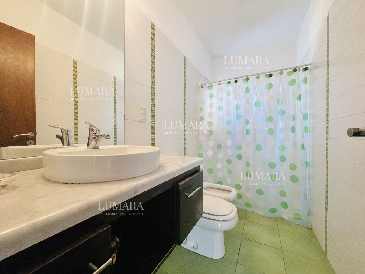 Casa ID.718 - Muy Buena Casa de 5 Dormitorios y Piscina en Rincón del Indio, a Pocos Metros del Mar