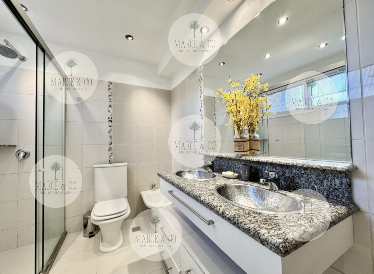 Casa ID.2282 - Moderna Casa de 4 Dormitorios en Playa Mansa a 150 metros del Mar