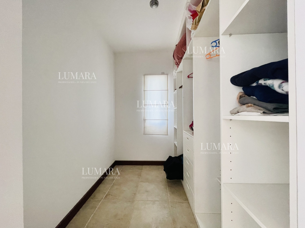 Casa ID.718 - Muy Buena Casa de 5 Dormitorios y Piscina en Rincón del Indio, a Pocos Metros del Mar
