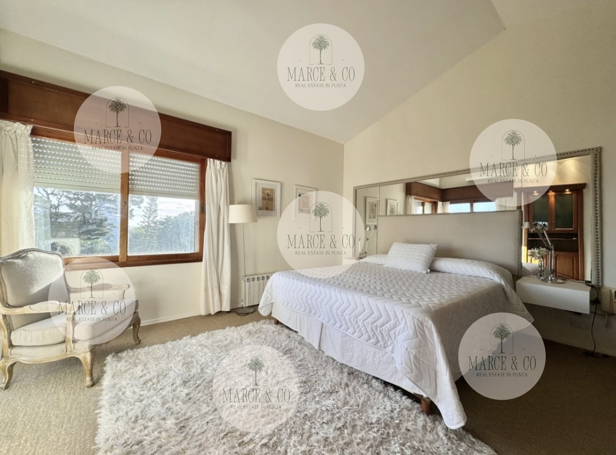 Casa ID.2282 - Moderna Casa de 4 Dormitorios en Playa Mansa a 150 metros del Mar