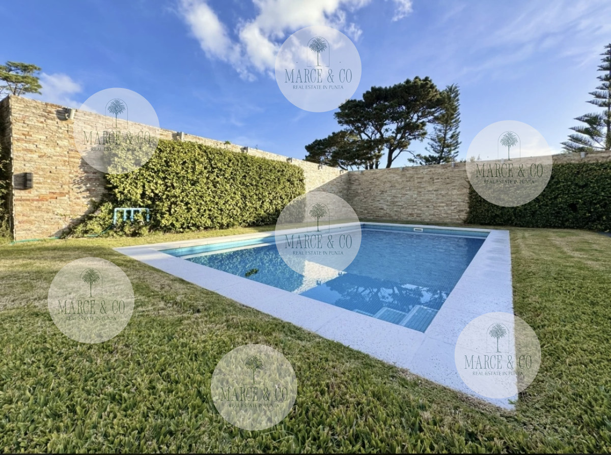 Casa ID.2282 - Moderna Casa de 4 Dormitorios en Playa Mansa a 150 metros del Mar