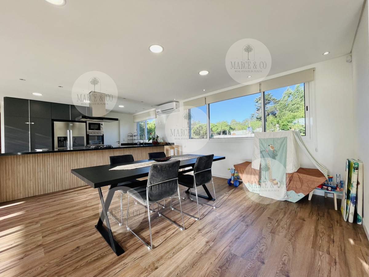 Casa ID.9 - Moderna Casa de 4 Dormitorios, Piscina Climatizada y Parrillero en Punta Ballena, Barrio Semi Privado