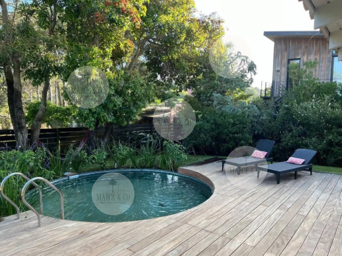 Casa ID.418 - Venta de casa amplia de construcción sólida sobre primera fila de Mar en La Juanita, José Ignacio