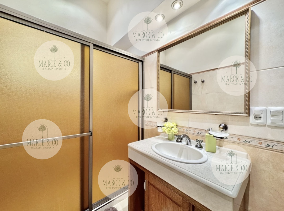 Casa ID.2282 - Moderna Casa de 4 Dormitorios en Playa Mansa a 150 metros del Mar