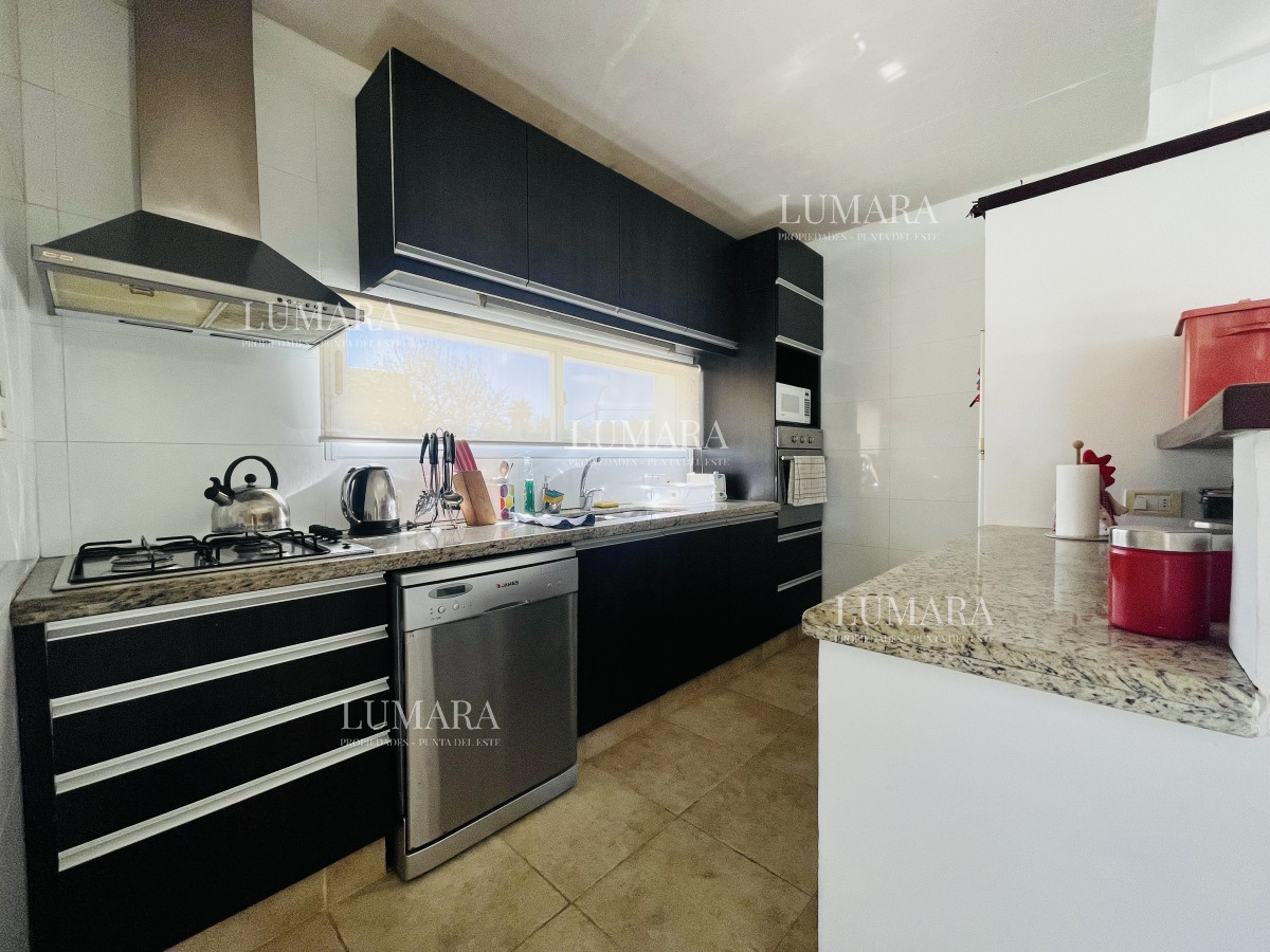 Casa ID.718 - Muy Buena Casa de 5 Dormitorios y Piscina en Rincón del Indio, a Pocos Metros del Mar