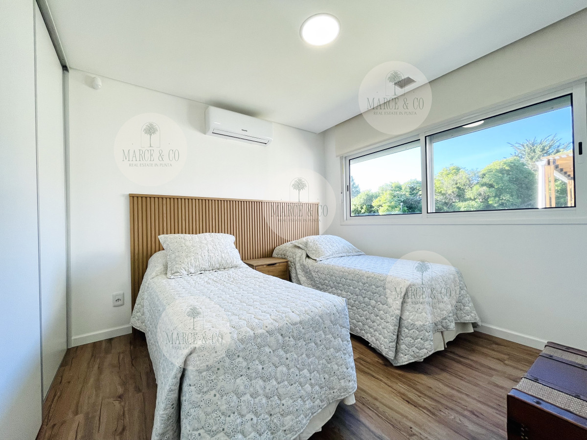 Casa ID.9 - Moderna Casa de 4 Dormitorios, Piscina Climatizada y Parrillero en Punta Ballena, Barrio Semi Privado