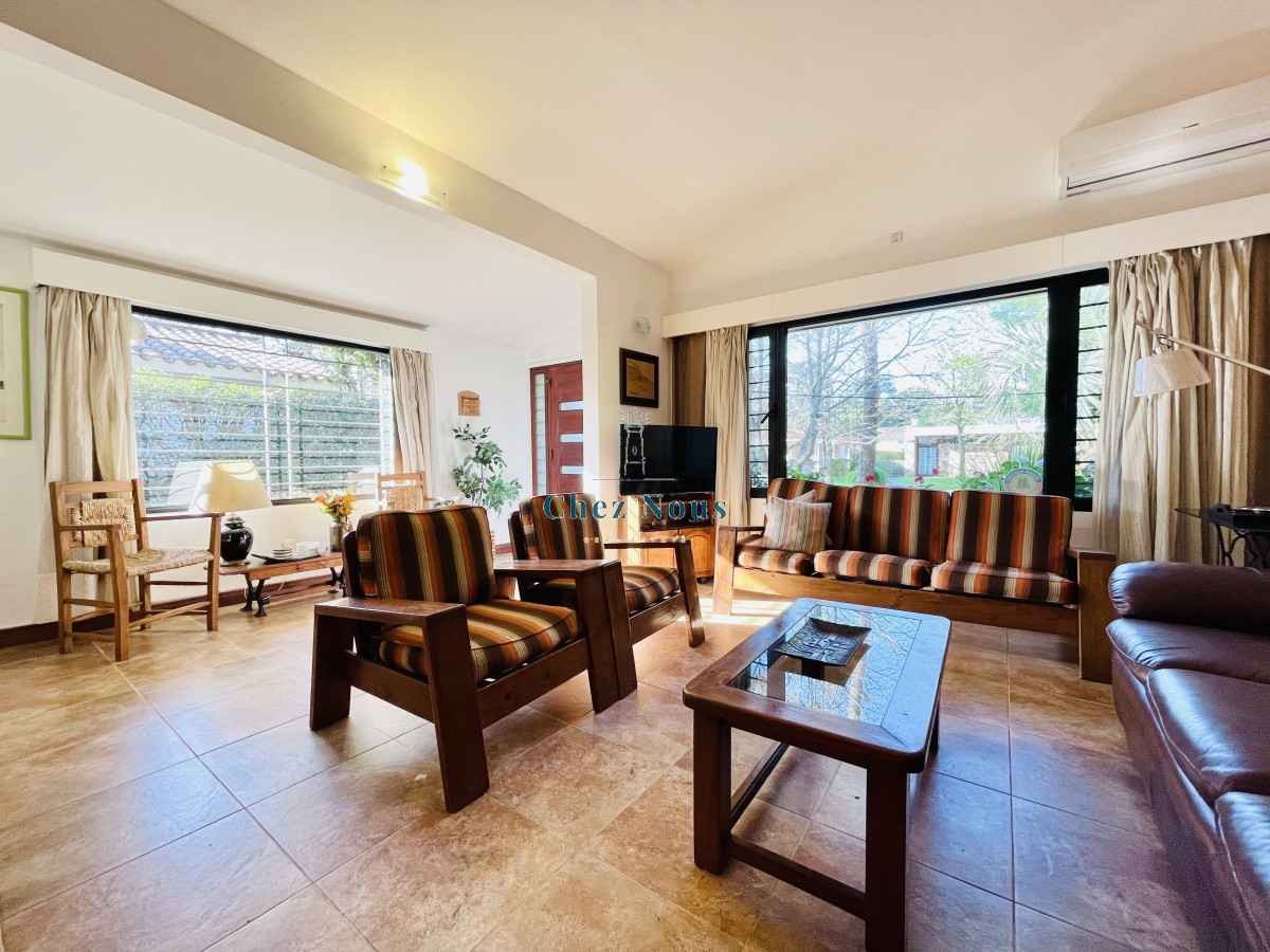 Casa ID.442 - Casa de 3 Dormitorios y Piscina en Playa Mansa, Punta del Este