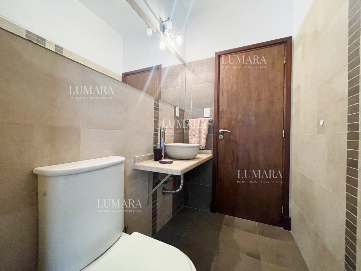 Casa ID.718 - Muy Buena Casa de 5 Dormitorios y Piscina en Rincón del Indio, a Pocos Metros del Mar