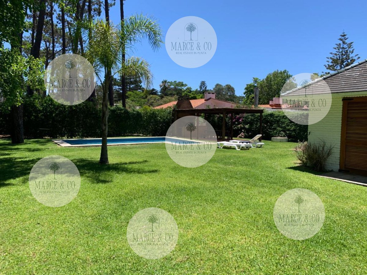 Casa ID.454 - Alquiler temporario de casa de tres dormitorios con piscina en Barrio Lugano a pasos de Punta Shopping, Punta del Este