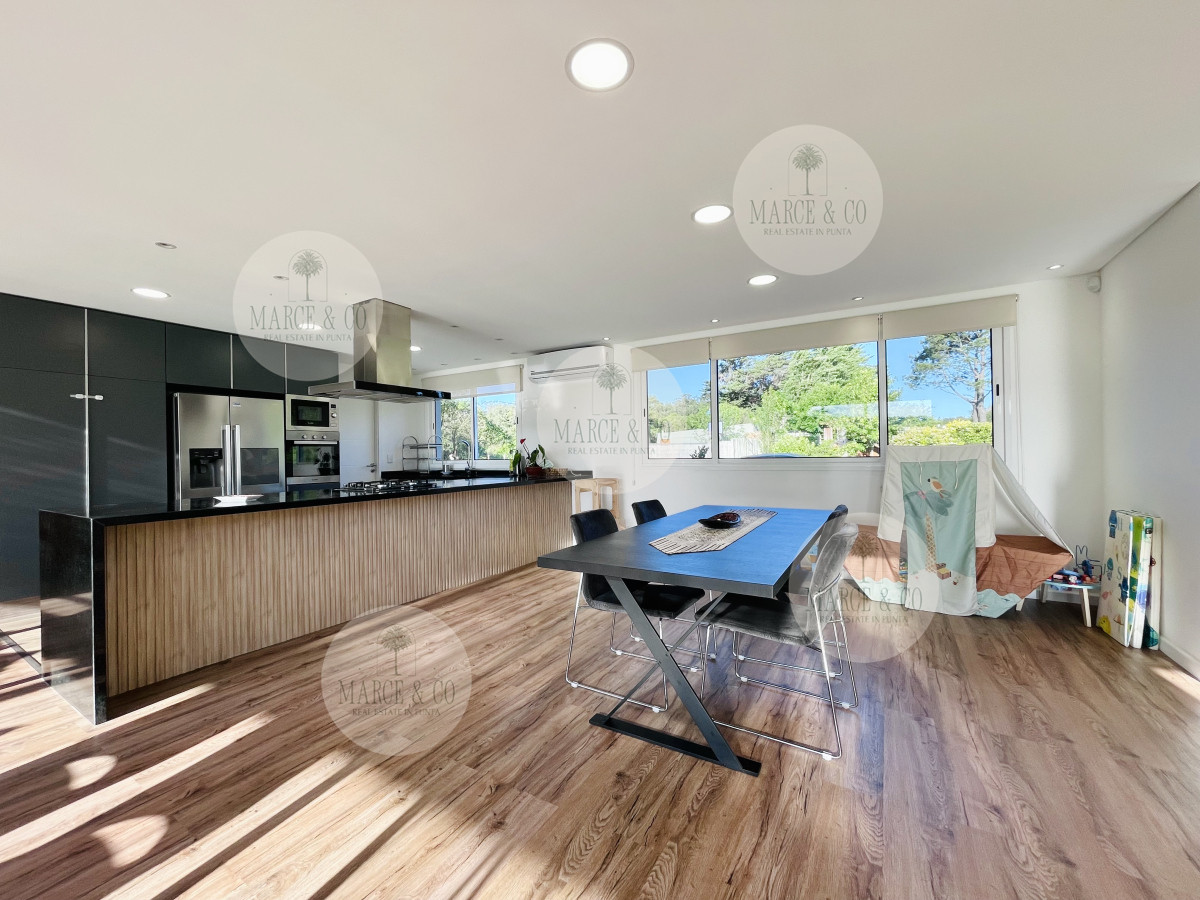 Casa ID.9 - Moderna Casa de 4 Dormitorios, Piscina Climatizada y Parrillero en Punta Ballena, Barrio Semi Privado