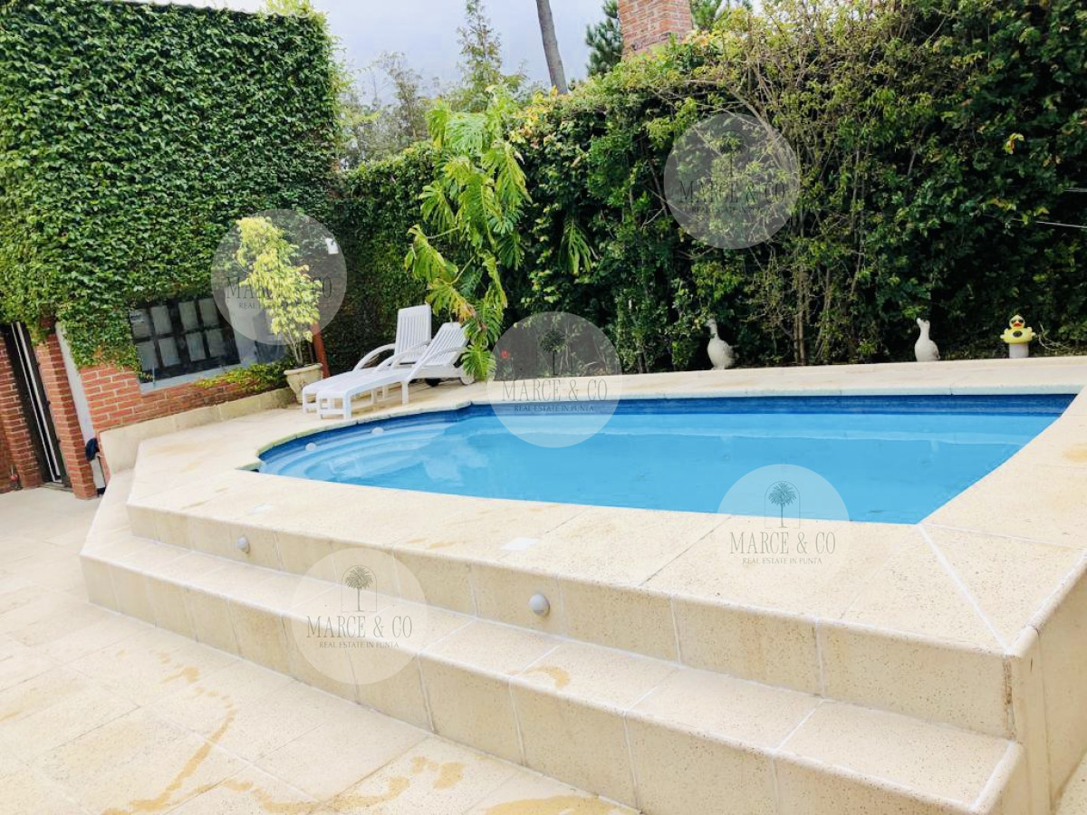 Casa ID.2419 - Alquiler temporario de casa con 3 Dormitorios con piscina y barbacoa en Jardines de Córdoba, Punta del Este