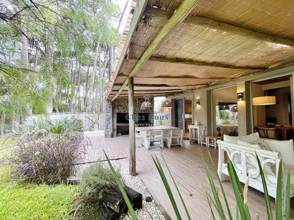 Casa ID.406 - Moderna casa de 4 Dormitorios en barrio privado, Playa Brava, Punta del Este - En Venta y Alquiler