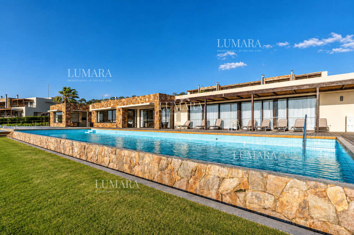 Apartamento ID.3588 - Excelente y amplio departamento duplex en venta de 3 dormitorios mas dependencia con parrillero, Punta Ballena