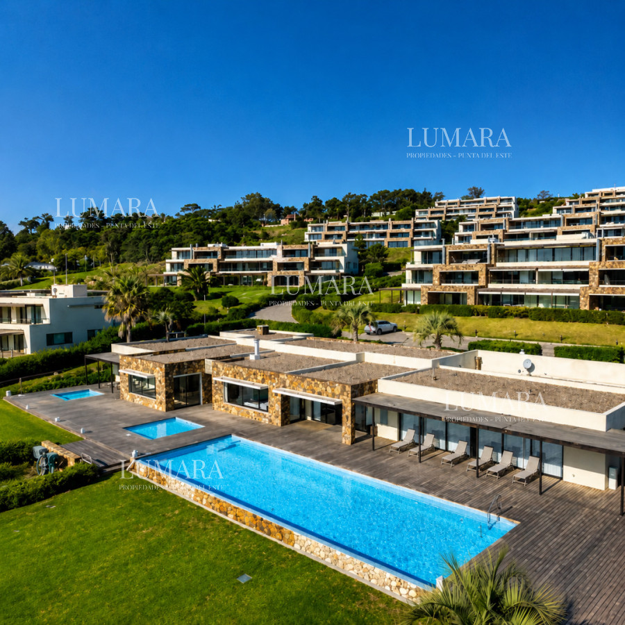 Apartamento ID.3588 - Excelente y amplio departamento duplex en venta de 3 dormitorios mas dependencia con parrillero, Punta Ballena