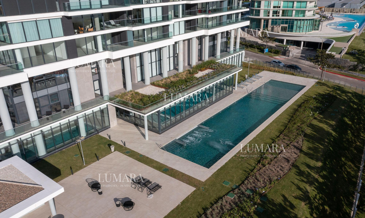Apartamento ID.1042 - Venta y Alquiler Anual Moderno Apartamento de 2 Dormitorios en Torre Venetian sobre Playa Mansa