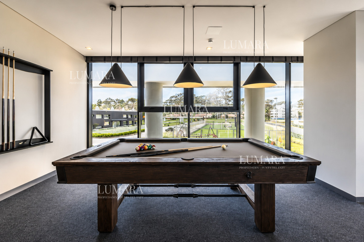 Apartamento ID.1042 - Venta y Alquiler Anual Moderno Apartamento de 2 Dormitorios en Torre Venetian sobre Playa Mansa