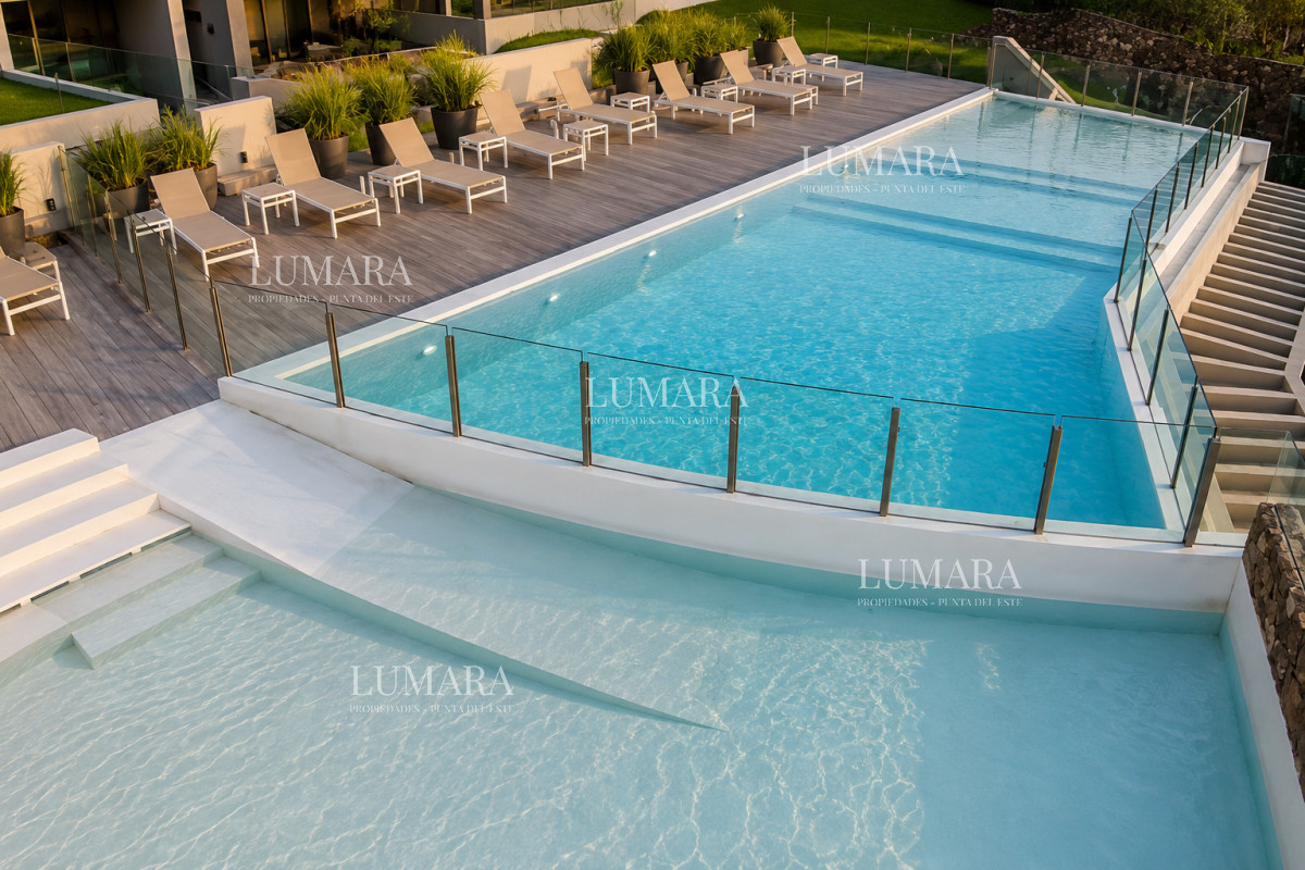 Apartamento ID.3584 - Apartamento de 3 Dormitorios, Parrillero de uso exclusivo y Jardín en Punta Ballena, Punta del Este