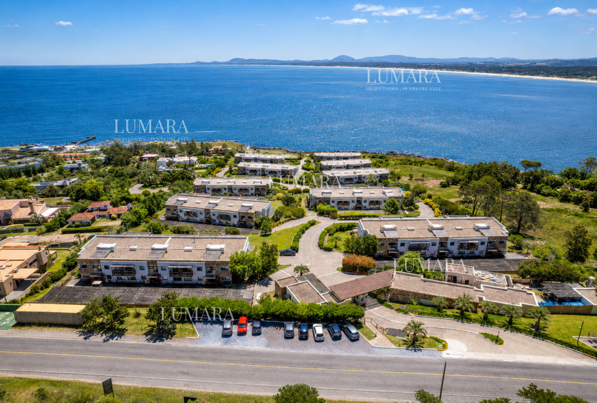 Apartamento ID.3588 - Excelente y amplio departamento duplex en venta de 3 dormitorios mas dependencia con parrillero, Punta Ballena